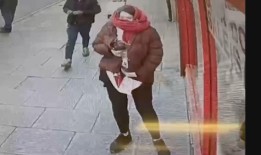 出租车司机在三个小时的旅途中听到康斯坦斯·马滕的宝宝“喵喵叫”