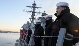 海军探索如何从水手制服中去除“永久化学物质”