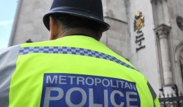 伦敦警察厅一名警官因狂轰滥炸女性短信而被判骚扰罪