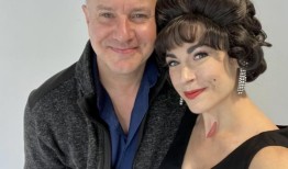 我制作了一部关于伊丽莎白·泰勒的独角戏，理查德·伯顿的侄子来看了