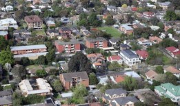 牛津经济研究院(Oxford Economics)警告称，澳大利亚在2025年第二季度之前不会降息