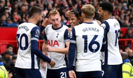 热刺在曼联的打击中达到了新的高度，安吉·波斯特科格洛取得了里程碑式的胜利