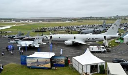 受危机冲击的波音公司在法恩伯勒航展上展翅高飞;得到了日航的大订单