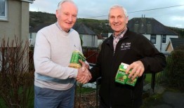 送奶员在他叔叔开创的送货路线上工作了50年后退休了