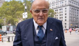 据报道，朱利安尼恳求特朗普支付海湖庄园的法律费用;前总统拒绝了